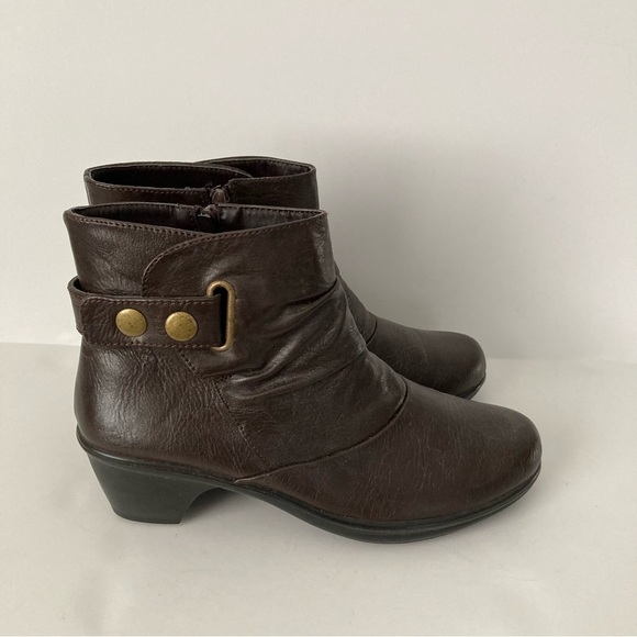 Easy Street Boots | Size 8 - Picture 2 of 6